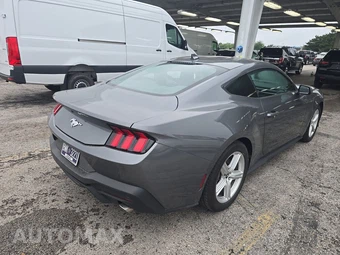 2026 Ford Mustang EcoBoost Premium Coupe - miniatura 4