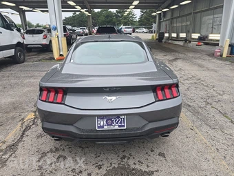2026 Ford Mustang EcoBoost Premium Coupe - miniatura 5