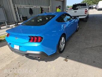 2026 Ford Mustang EcoBoost Premium Coupe - miniatura 4