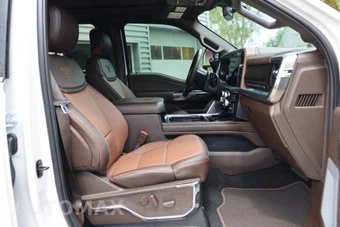 2026 Ford Super Duty F-250 King Ranch Crew Cab Medium Bed - miniatura 9