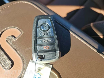 2026 Ford Super Duty F-250 King Ranch Crew Cab Medium Bed - miniatura 8