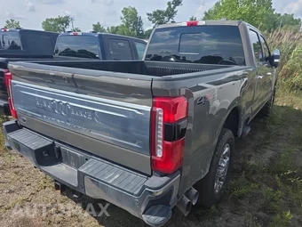 2026 Ford Super Duty F-250 King Ranch Crew Cab Medium Bed - miniatura 4