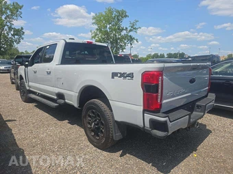 2026 Ford Super Duty F-250 LARIAT Crew Cab Long Bed - miniatura 2