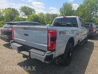 2026 Ford Super Duty F-250 LARIAT Crew Cab Long Bed - miniatura 3