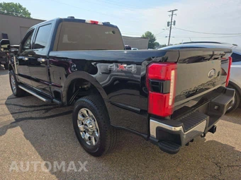 2026 Ford Super Duty F-250 LARIAT Crew Cab Medium Bed - miniatura 2