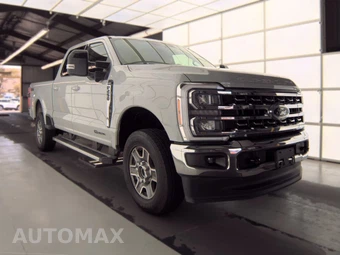 2026 Ford Super Duty F-250 Lariat Crew Cab Medium Bed - miniatura 3