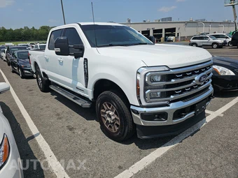 2026 Ford Super Duty F-250 Lariat Crew Cab Medium Bed - miniatura 3