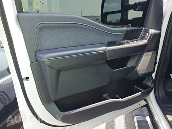 2026 Ford Super Duty F-250 Lariat Crew Cab Medium Bed - miniatura 9