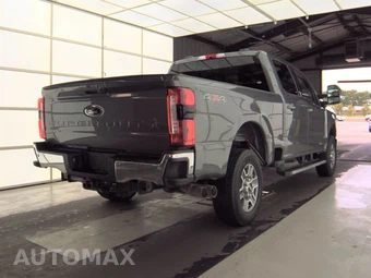 2026 Ford Super Duty F-250 Lariat Crew Cab Medium Bed - miniatura 4