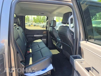 2026 Ford Super Duty F-250 Lariat Crew Cab Medium Bed - miniatura 16