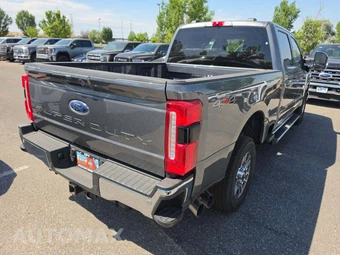 2026 Ford Super Duty F-250 Lariat Crew Cab Medium Bed - miniatura 3