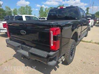 2026 Ford Super Duty F-250 LARIAT Crew Cab Medium Bed - miniatura 4