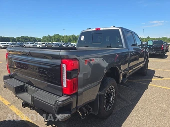 2026 Ford Super Duty F-250 Platinum Crew Cab Medium Bed - miniatura 4