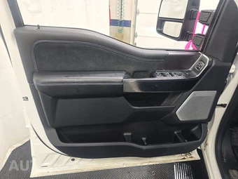 2026 Ford Super Duty F-250 Platinum Crew Cab Medium Bed - miniatura 9