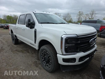 2026 Ford Super Duty F-250 Platinum Crew Cab Medium Bed - miniatura 3
