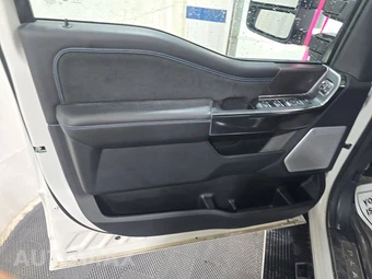 2026 Ford Super Duty F-250 Platinum Crew Cab Medium Bed - miniatura 9