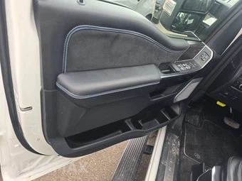 2026 Ford Super Duty F-250 Platinum Crew Cab Medium Bed - miniatura 9