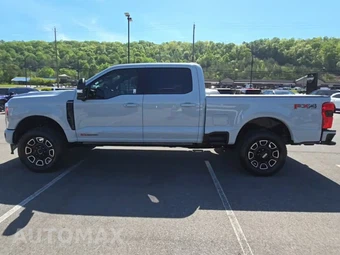 2026 Ford Super Duty F-250 Platinum Crew Cab Medium Bed - miniatura 3