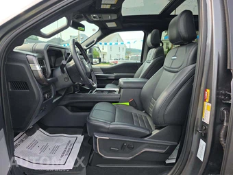 2026 Ford Super Duty F-250 Platinum Crew Cab Medium Bed - miniatura 3