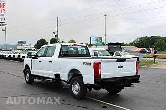 2026 Ford Super Duty F-250 XL Crew Cab Long Bed - miniatura 4
