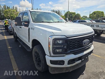 2026 Ford Super Duty F-250 XL Crew Cab Medium Bed - miniatura 3