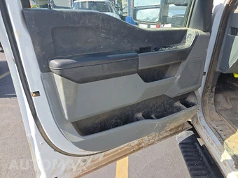 2026 Ford Super Duty F-250 XL Crew Cab Medium Bed - miniatura 9
