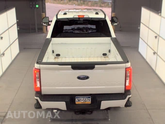 2026 Ford Super Duty F-250 XL Crew Cab Medium Bed - miniatura 5