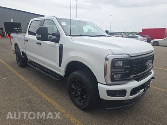 2026 Ford Super Duty F-250 XL Crew Cab Medium Bed - miniatura 3