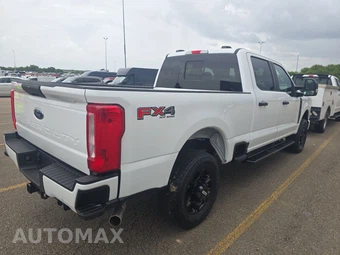 2026 Ford Super Duty F-250 XL Crew Cab Medium Bed - miniatura 4