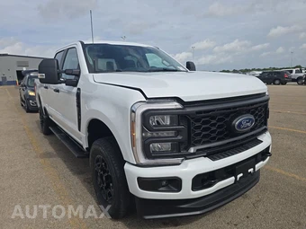 2026 Ford Super Duty F-250 XL Crew Cab Medium Bed - miniatura 3