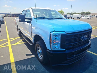 2026 Ford Super Duty F-250 XL Crew Cab Medium Bed - miniatura 3