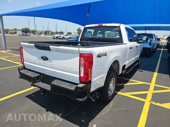 2026 Ford Super Duty F-250 XL Crew Cab Medium Bed - miniatura 4