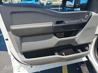 2026 Ford Super Duty F-250 XL Crew Cab Medium Bed - miniatura 9