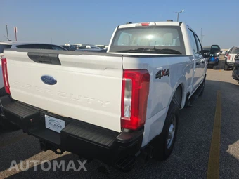 2026 Ford Super Duty F-250 XL Crew Cab Medium Bed - miniatura 4