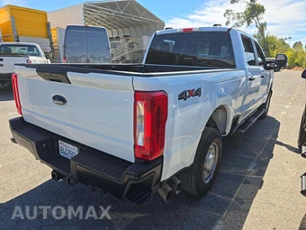 2026 Ford Super Duty F-250 XL Crew Cab Medium Bed - miniatura 3