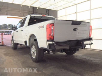 2026 Ford Super Duty F-250 XLT Crew Cab Medium Bed - miniatura 8