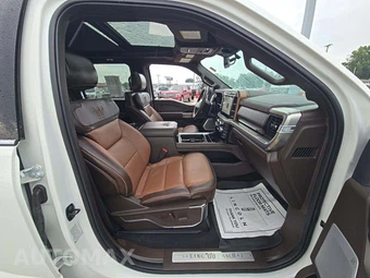 2026 Ford Super Duty F-350 King Ranch Crew Cab Long Bed DRW - miniatura 18