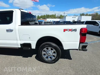 2026 Ford Super Duty F-350 Lariat Crew Cab Medium Bed - miniatura 3