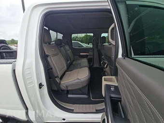 2026 Ford Super Duty F-350 Platinum Crew Cab Long Bed DRW - miniatura 13