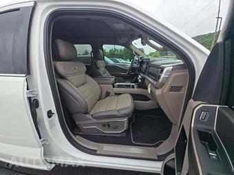 2026 Ford Super Duty F-350 Platinum Crew Cab Long Bed DRW - miniatura 15