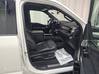 2026 Ford Super Duty F-350 Platinum Crew Cab Medium Bed - miniatura 8
