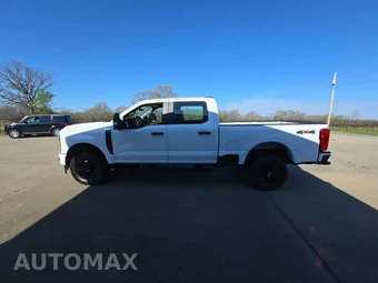 2026 Ford Super Duty F-350 XL Crew Cab Medium Bed - miniatura 3
