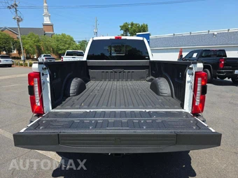 2026 Ford Super Duty F-450 King Ranch Crew Cab Long Bed DRW - miniatura 14