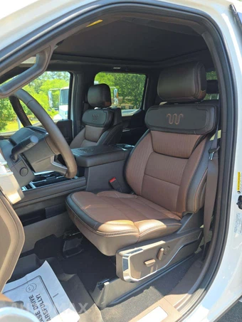 2026 Ford Super Duty F-450 King Ranch Crew Cab Long Bed DRW - miniatura 6