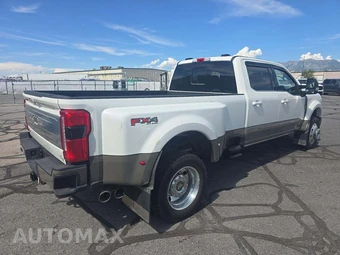 2026 Ford Super Duty F-450 King Ranch Crew Cab Long Bed DRW - miniatura 3