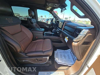 2026 Ford Super Duty F-450 King Ranch Crew Cab Long Bed DRW - miniatura 15