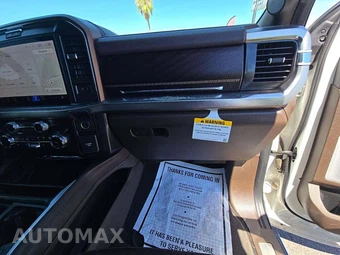 2026 Ford Super Duty F-450 King Ranch Crew Cab Long Bed DRW - miniatura 16