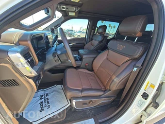 2026 Ford Super Duty F-450 King Ranch Crew Cab Long Bed DRW - miniatura 3