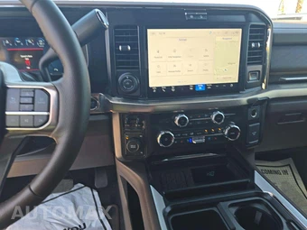 2026 Ford Super Duty F-450 King Ranch Crew Cab Long Bed DRW - miniatura 7