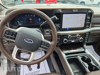 2026 Ford Super Duty F-450 King Ranch Crew Cab Long Bed DRW - miniatura 10